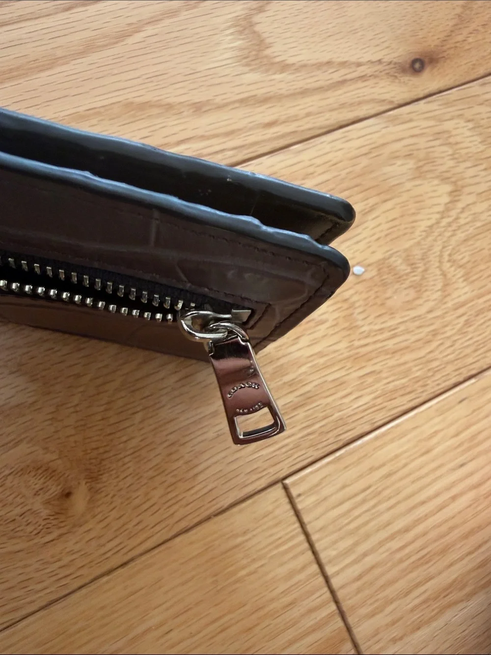 Coach Women's Brown Crocodile Pattern Wallet, Folding, Zip Coin Pocket, Cards